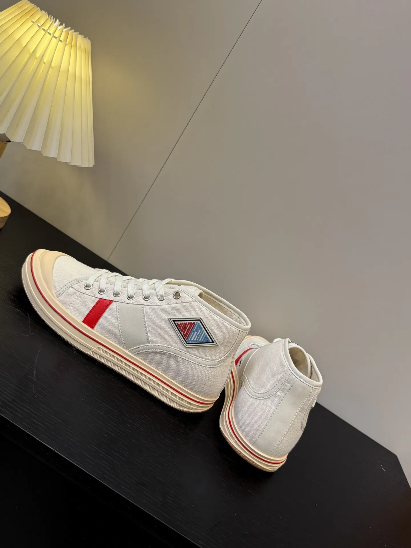 👟👟Ex-factory price 480👟👟 (Men’s size +1️⃣0️⃣) BVOrbit’s latest 2025 catwalk model, developed 1:1 from the original board, classic color matching elements! This is the biggest highlight of this shoe, eye-catching but not exaggerated design, super cool for daily use, super versatile whether paired with pants, sweaters or skirts, looks good no matter how you wear it, the more you look at it, the more you like it ❗️ Outsole: Original outsole Color: 4 colors Size: Female 35-40 Male 39-44